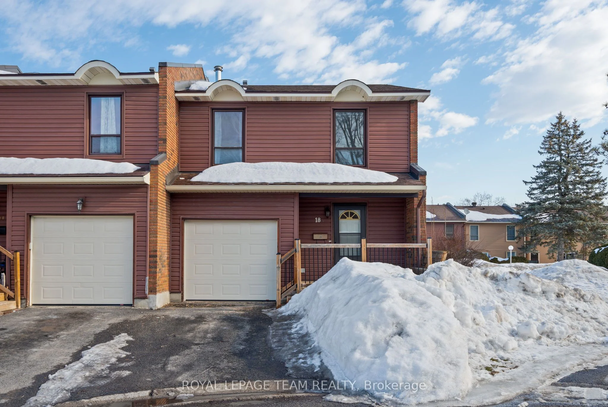 Condo Townhouse in Bells Corners and South to Fallowfield