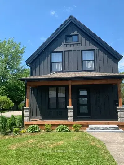 Detached in Port Colborne