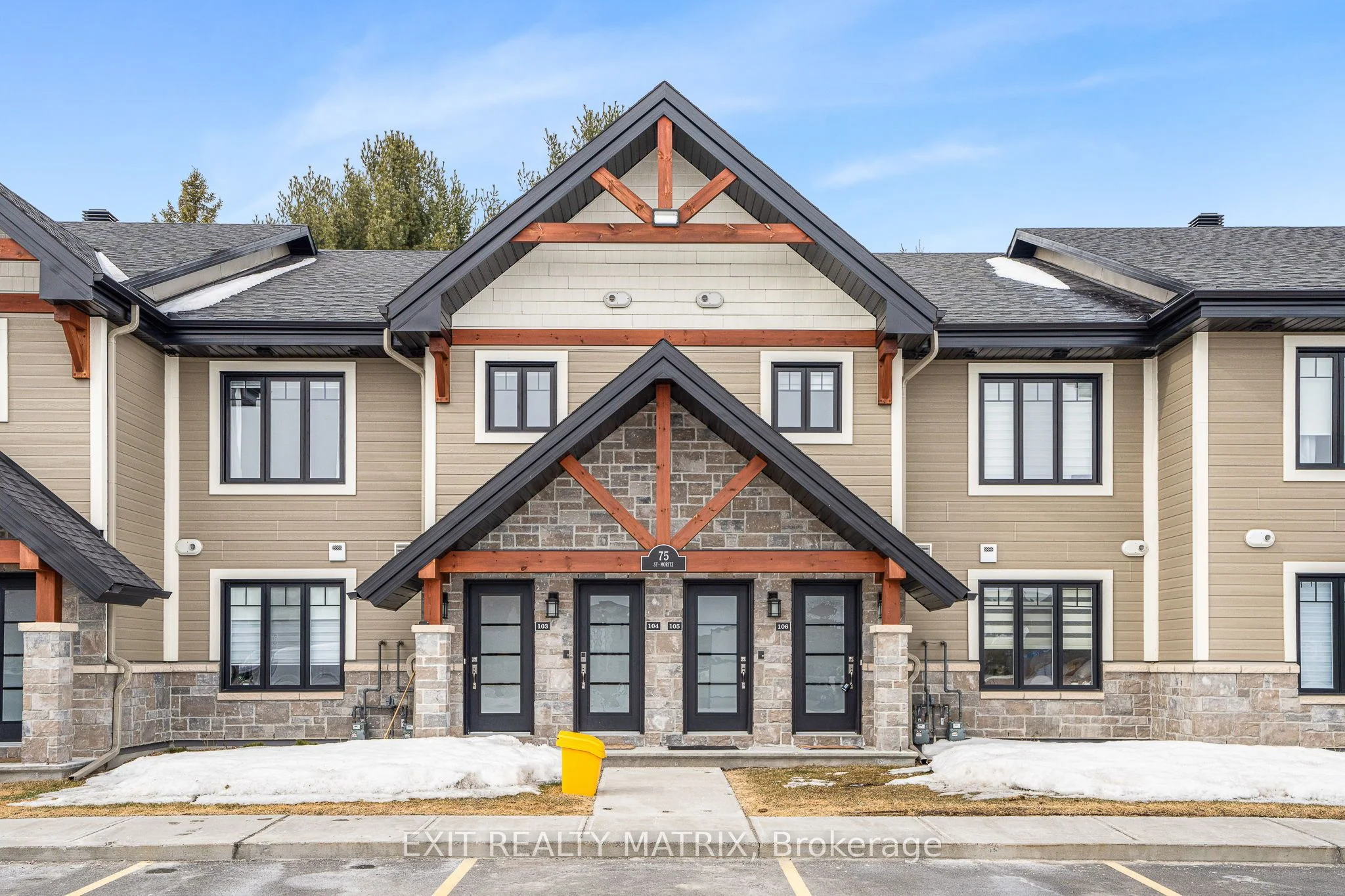Condo Townhouse in Russell