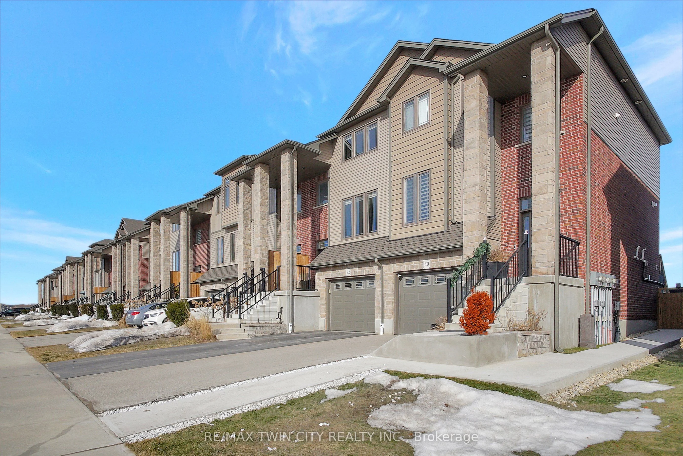 Att/Row/Townhouse in Wellesley
