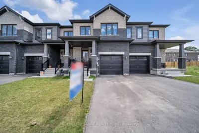 Att/Row/Townhouse in Brantford