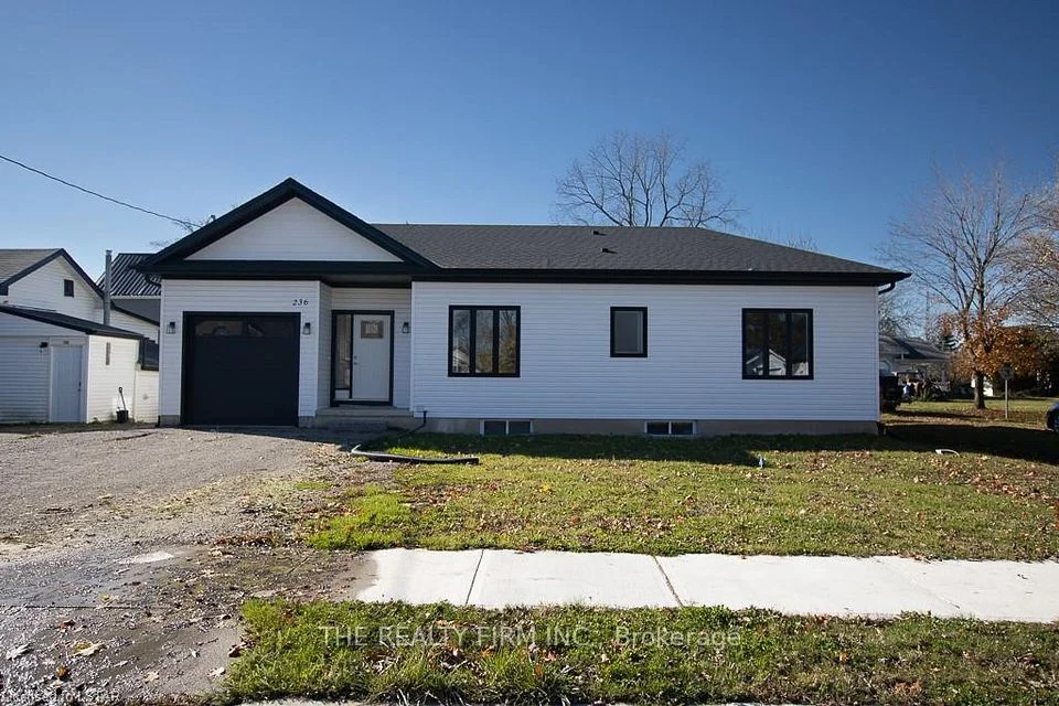 236 Elizabeth Street #B, Southwest Middlesex, ON N0L 1M0