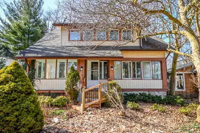 Detached in Pelham