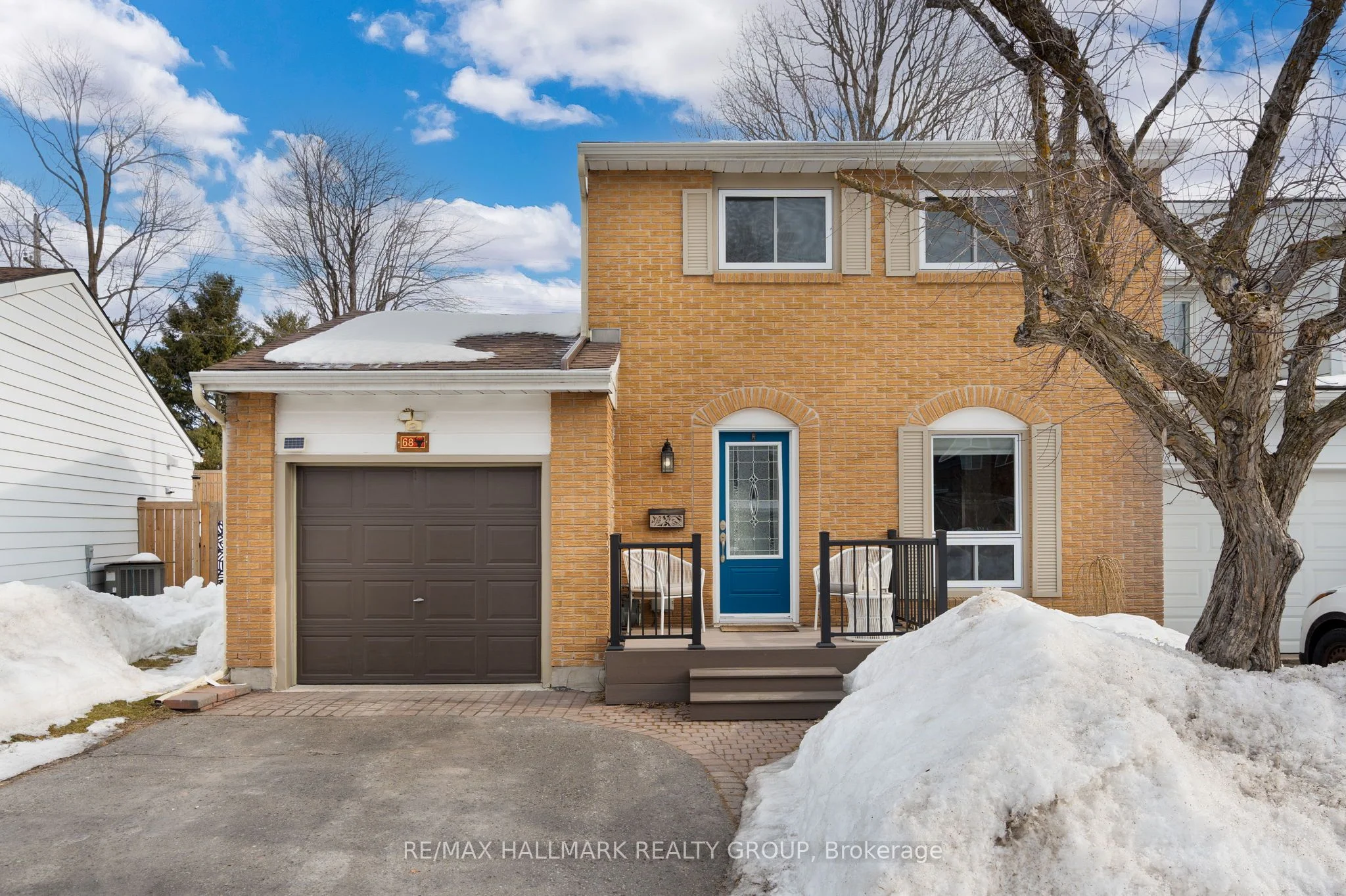 Att/Row/Townhouse in Blackburn Hamlet