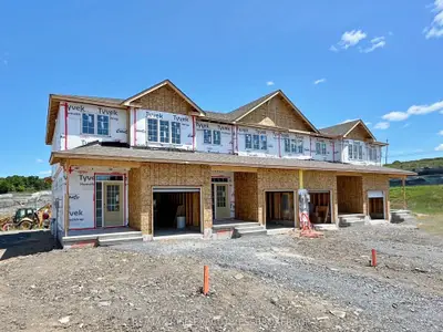 Att/Row/Townhouse in Kingston