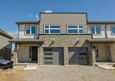 Att/Row/Townhouse in St. Thomas