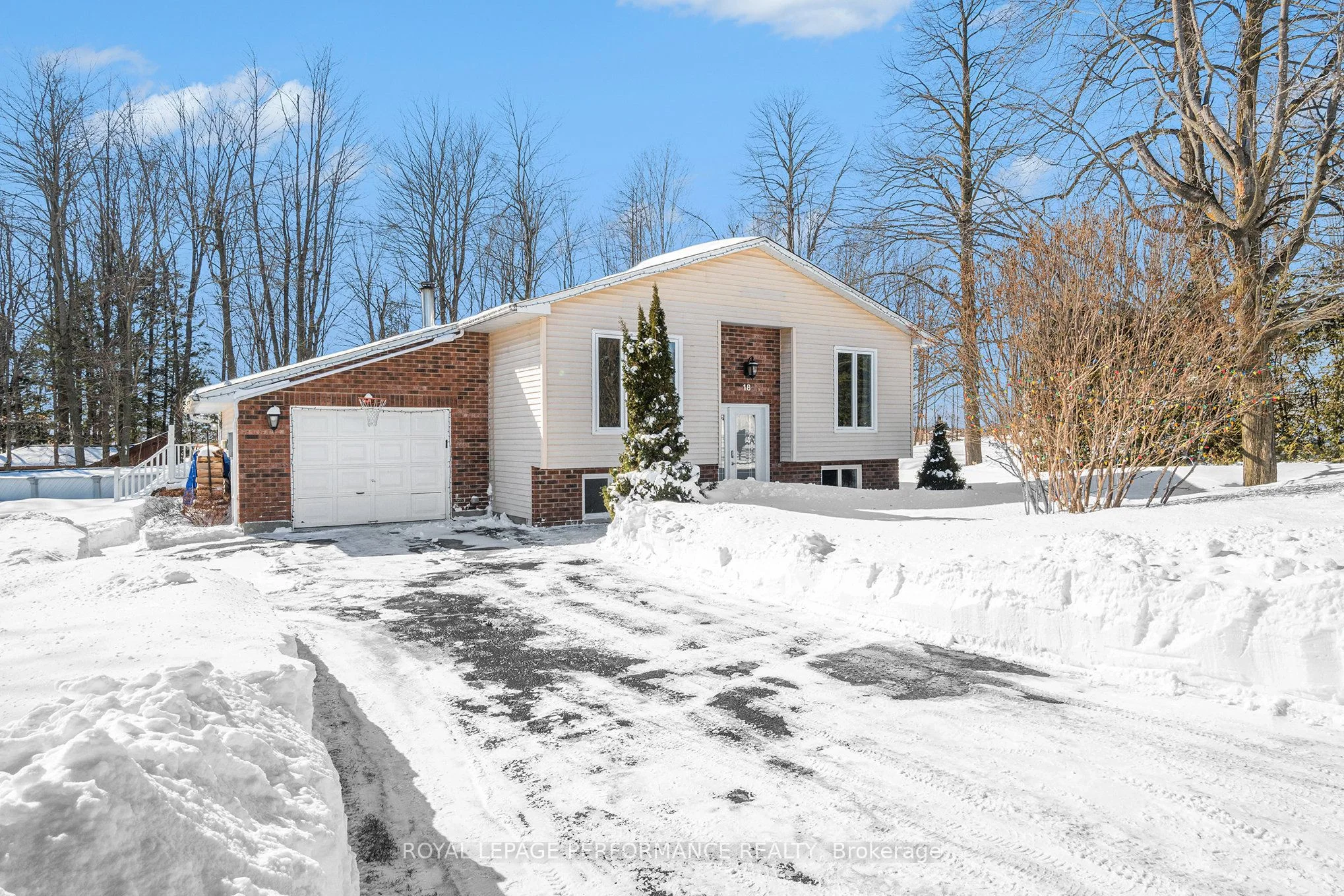 Detached in Russell