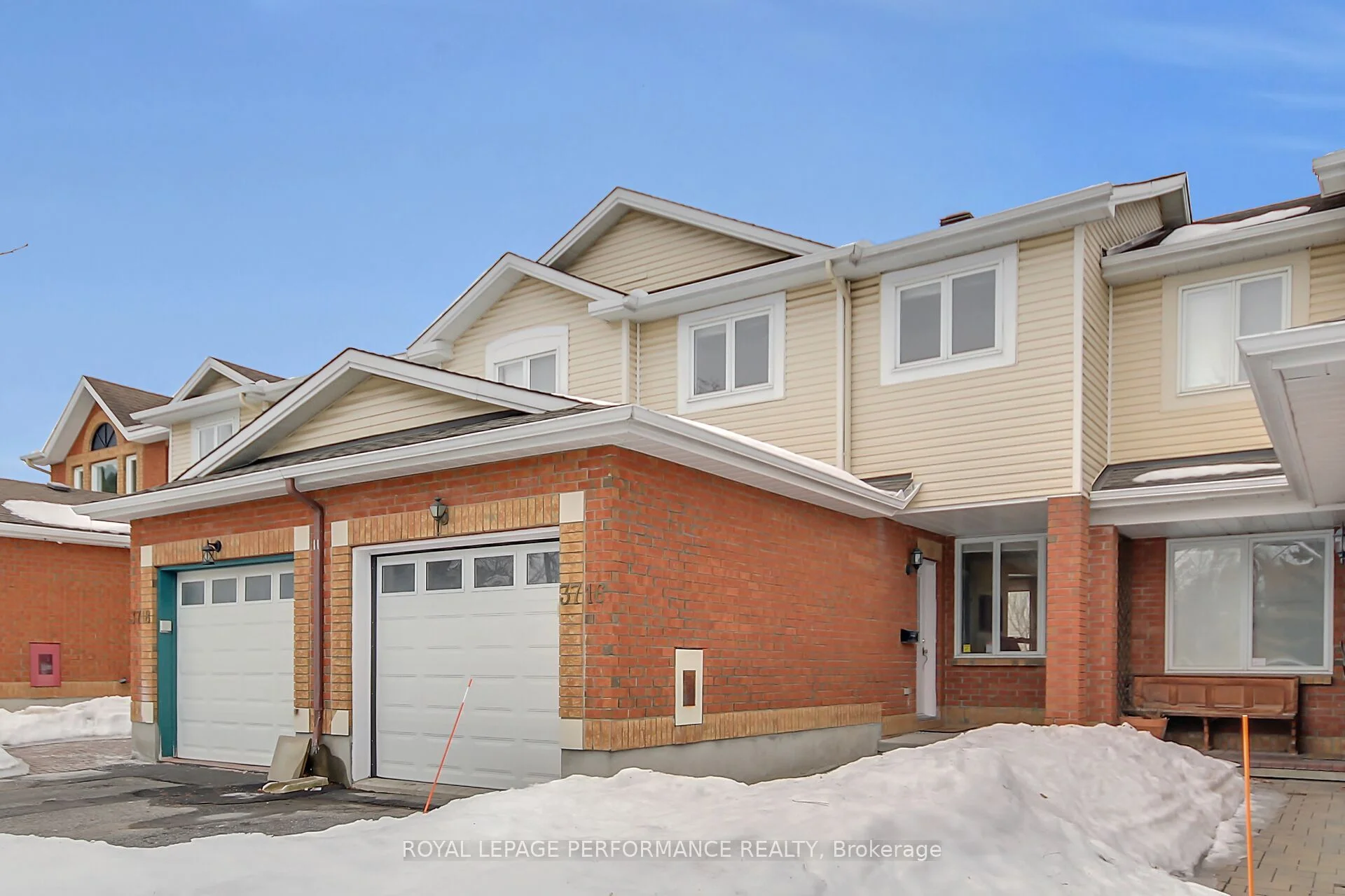 Att/Row/Townhouse in Hunt Club - Windsor Park Village and Area