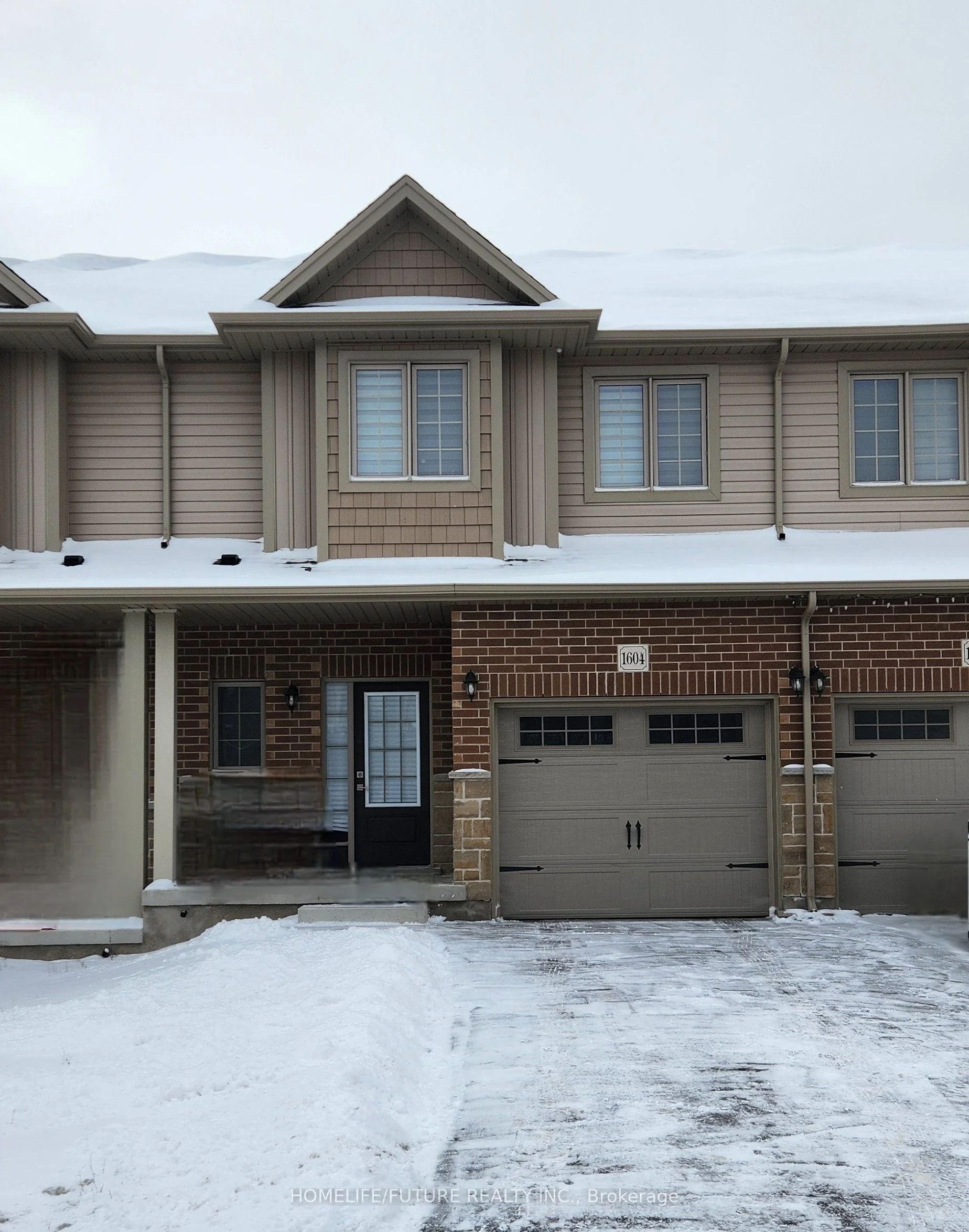 Att/Row/Townhouse in Woodstock