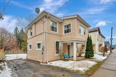 Detached in Brantford