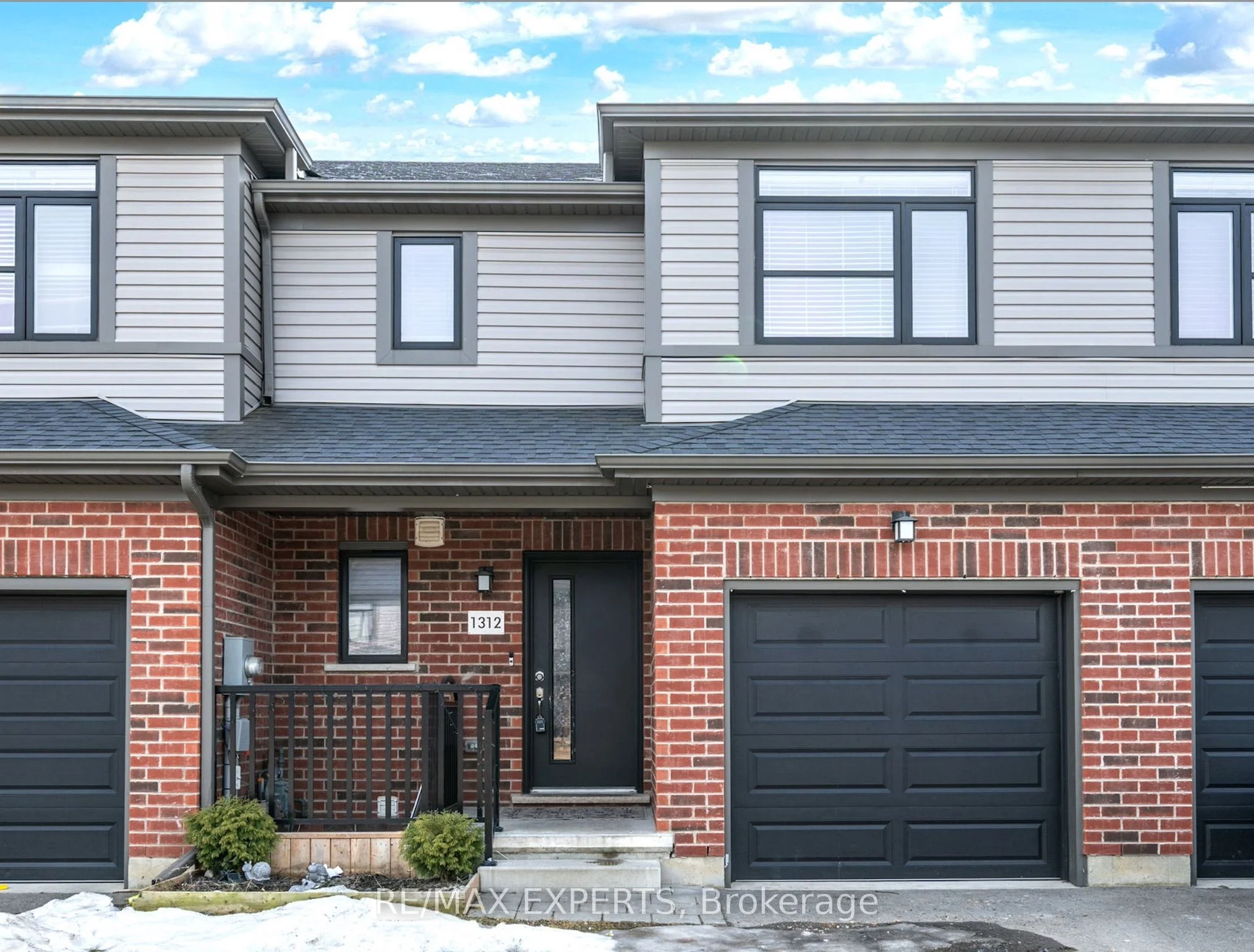 Att/Row/Townhouse in London East