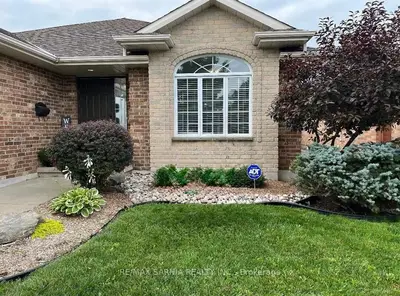 1587 Heritage Park Drive, Sarnia, On N7w 1c5