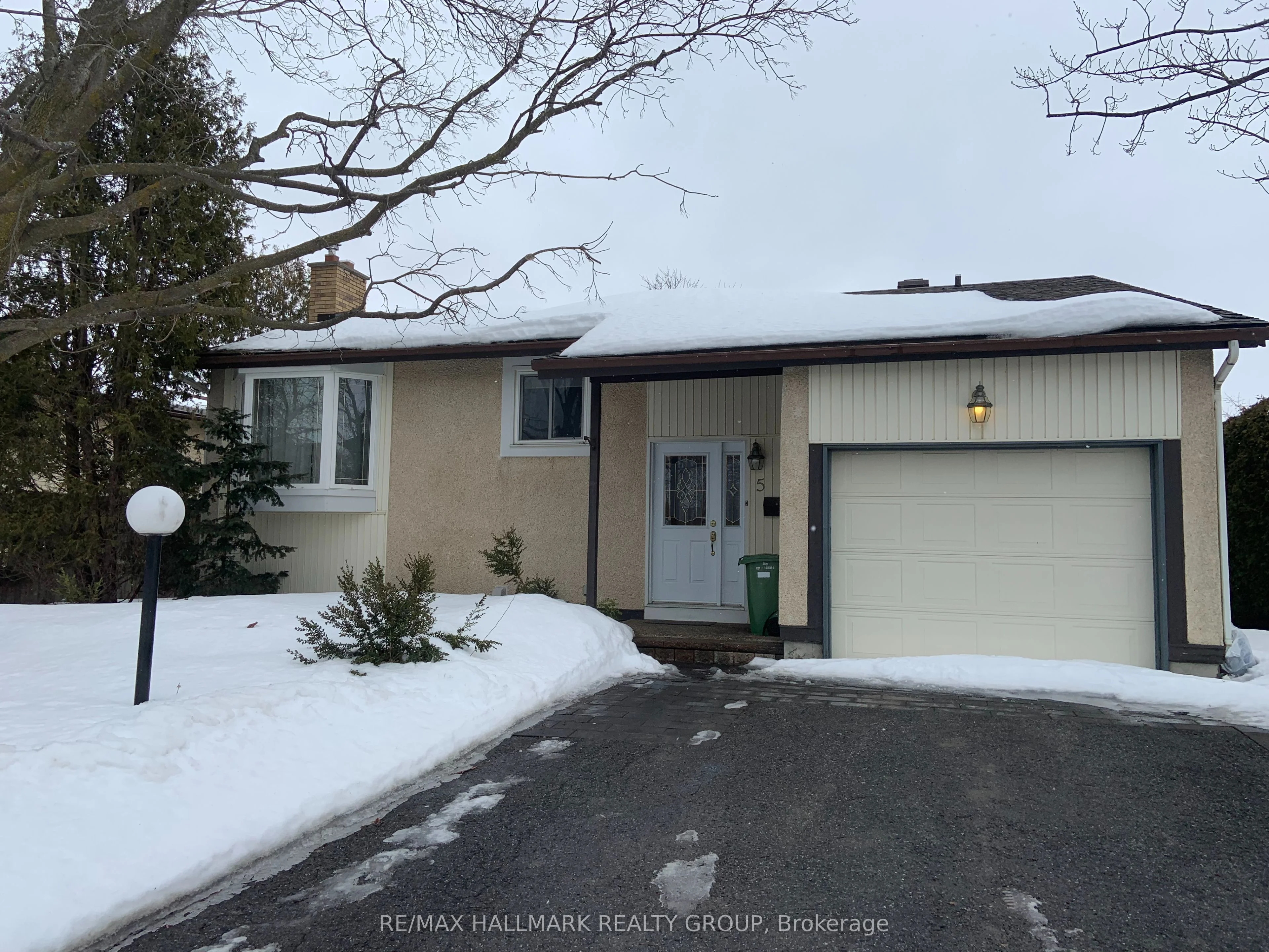 5 Lansfield Way W, Tanglewood - Grenfell Glen - Pineglen, On K2g 3v7