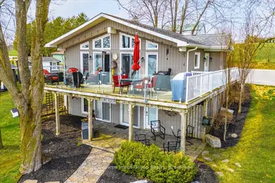 Detached in Mapleton