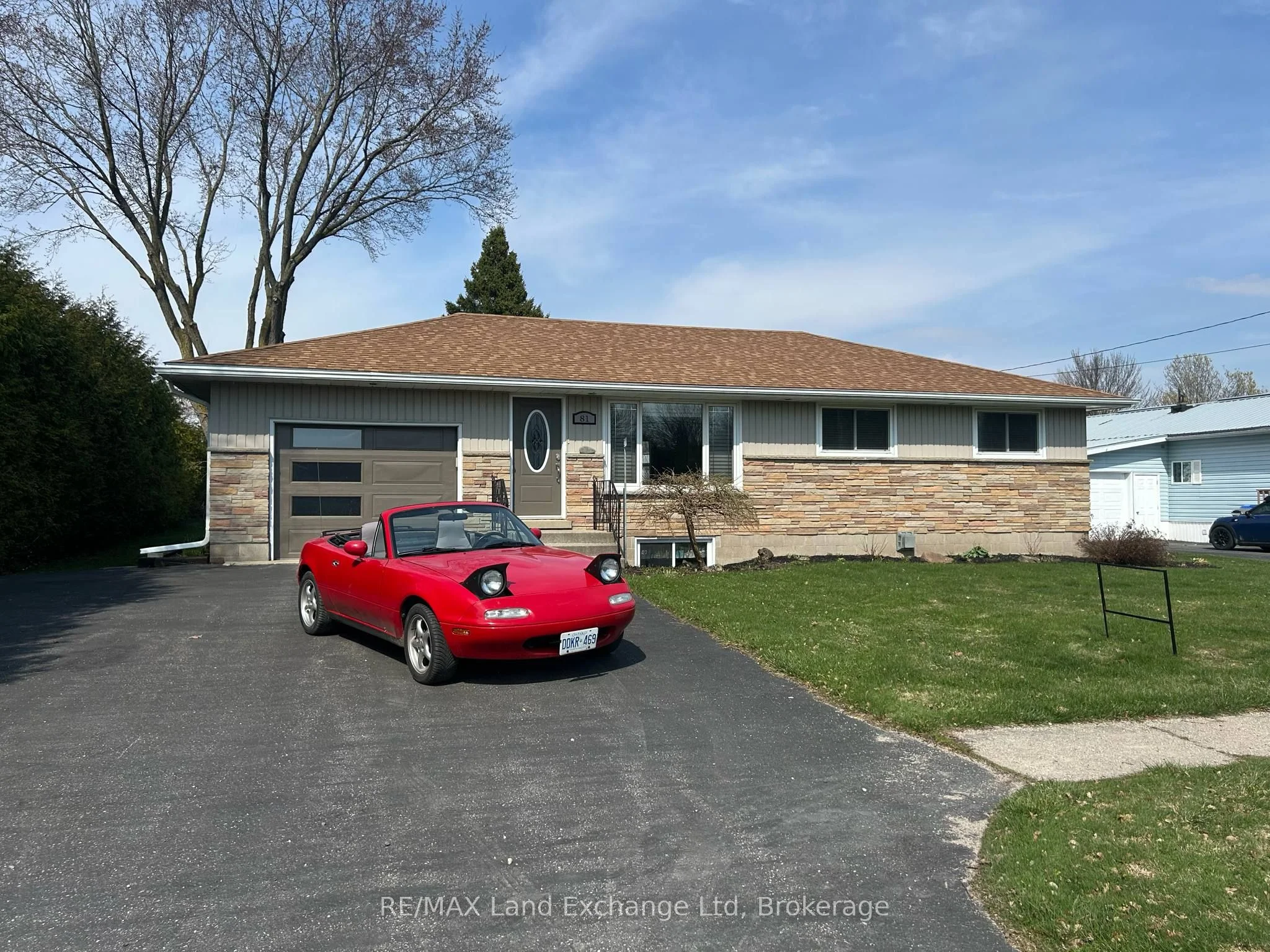 81 Queen Street, Morris Turnberry, ON N0G 1G0