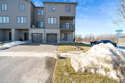 Att/Row/Townhouse in Prince Edward County
