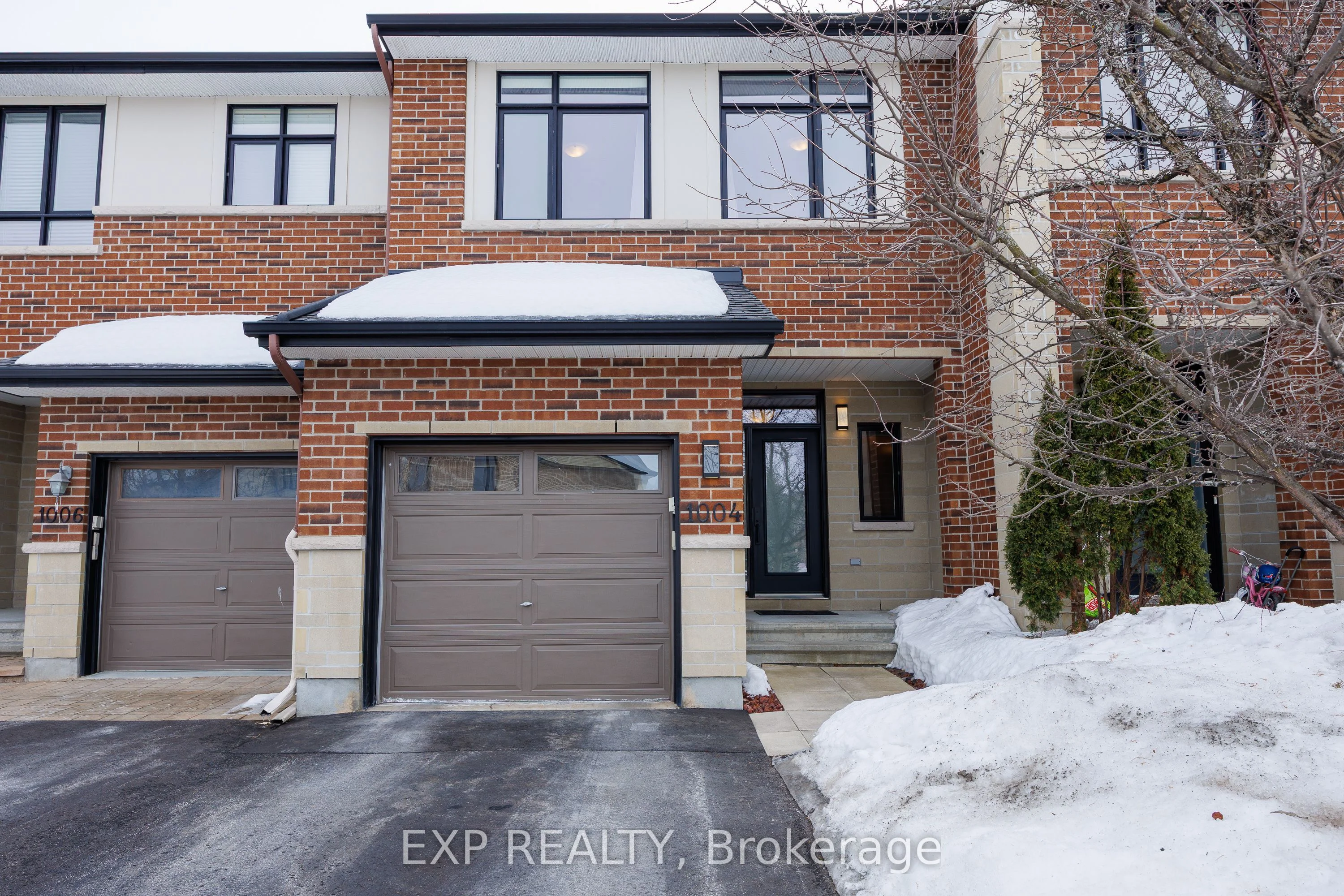Att/Row/Townhouse in Kanata