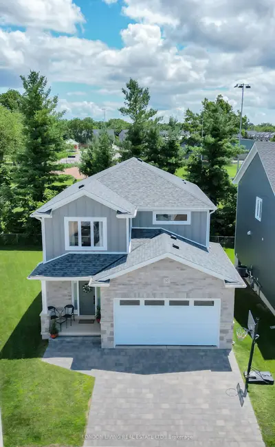 Detached Condo in Strathroy-Caradoc