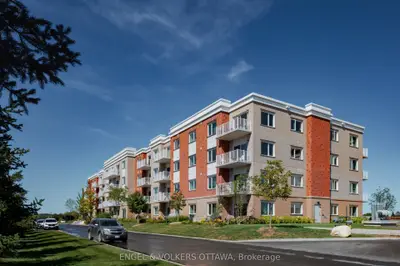 Condo Apartment in Renfrew