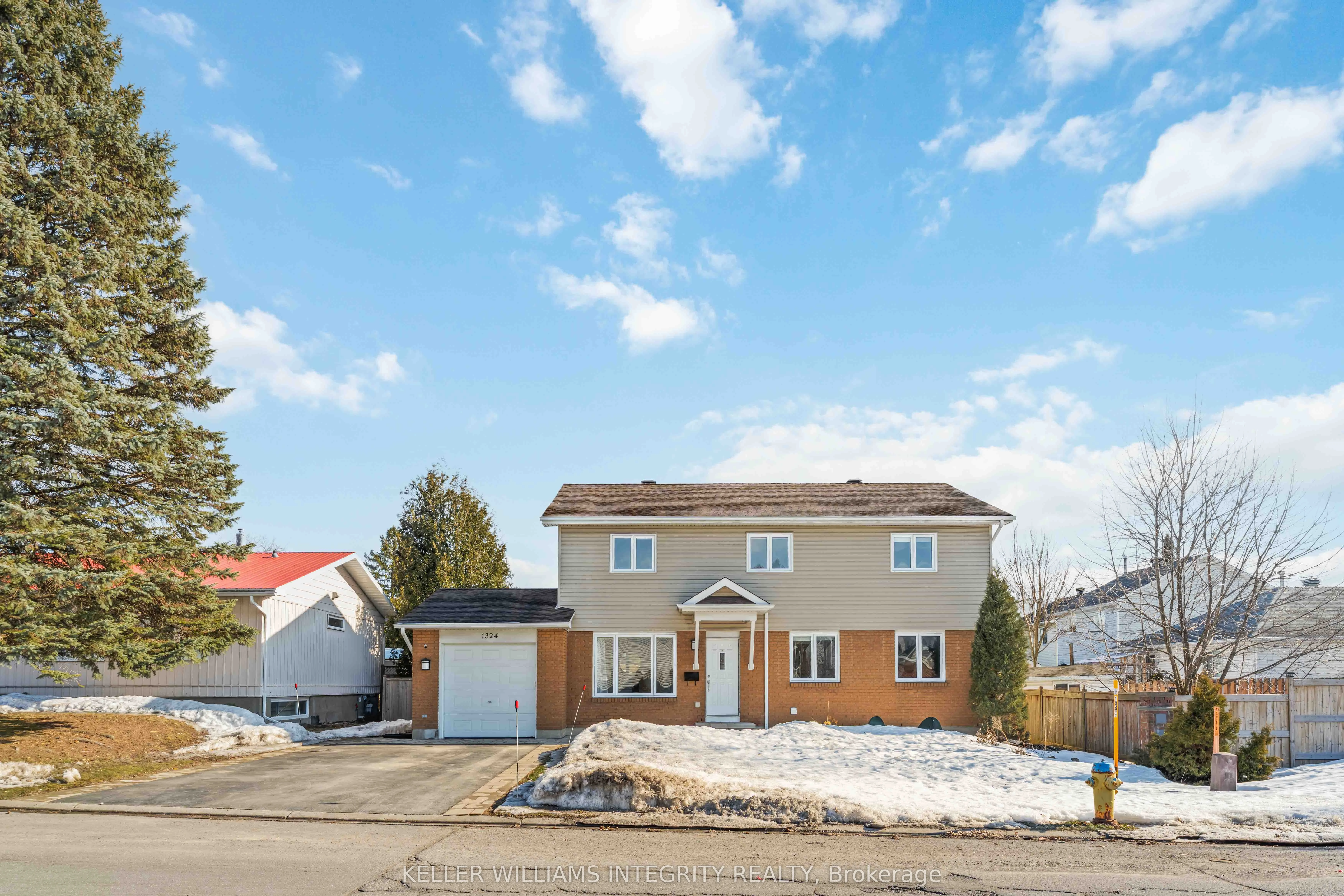 Detached in Cyrville - Carson Grove - Pineview