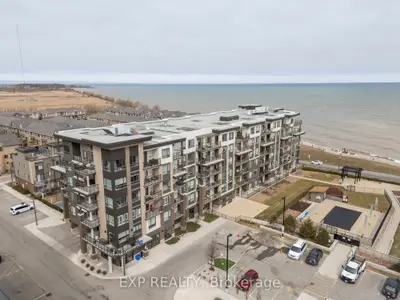 Condo Apartment in Grimsby