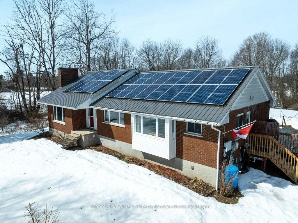 Detached in Front of Leeds & Seeleys Bay