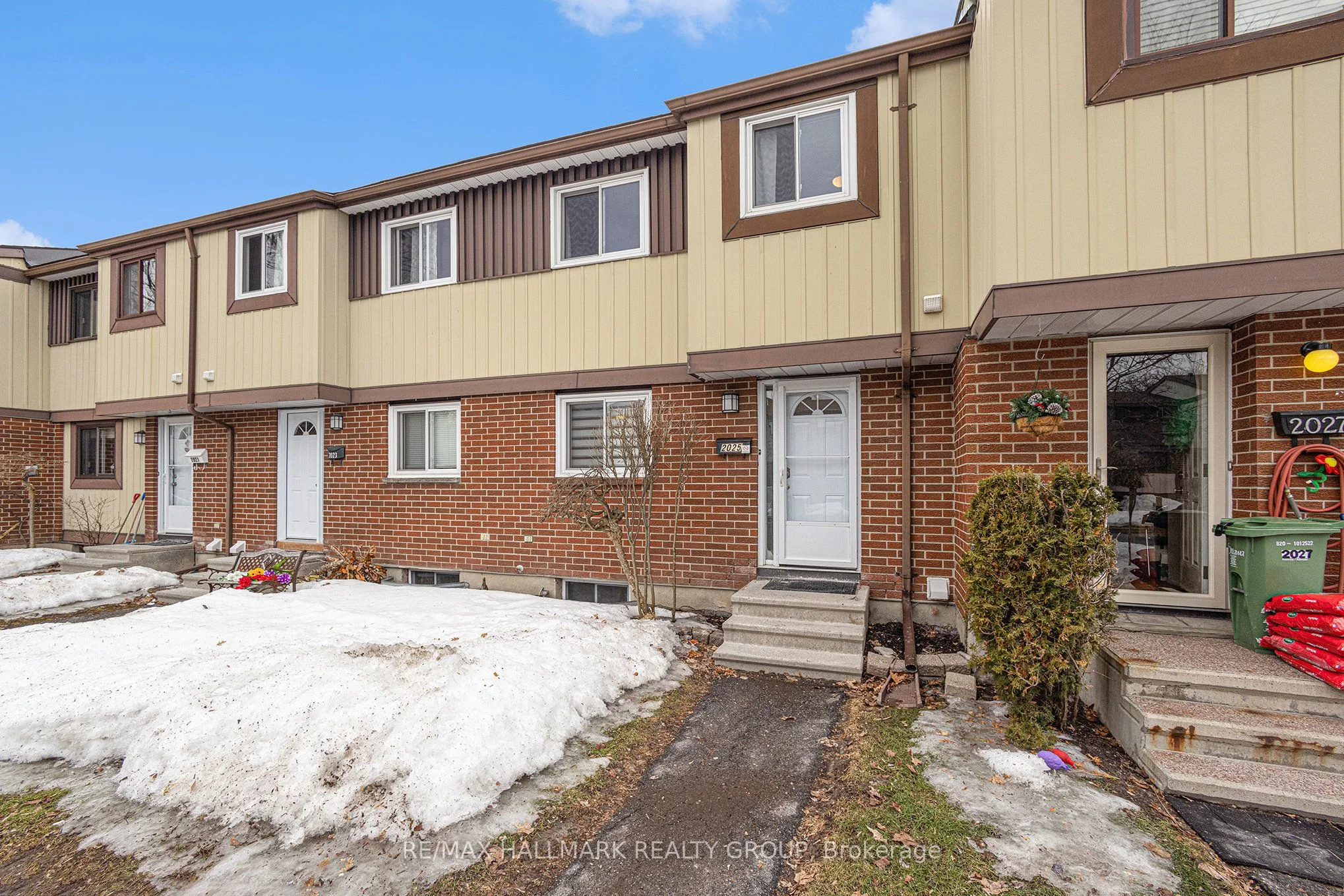 Condo Townhouse in Blackburn Hamlet