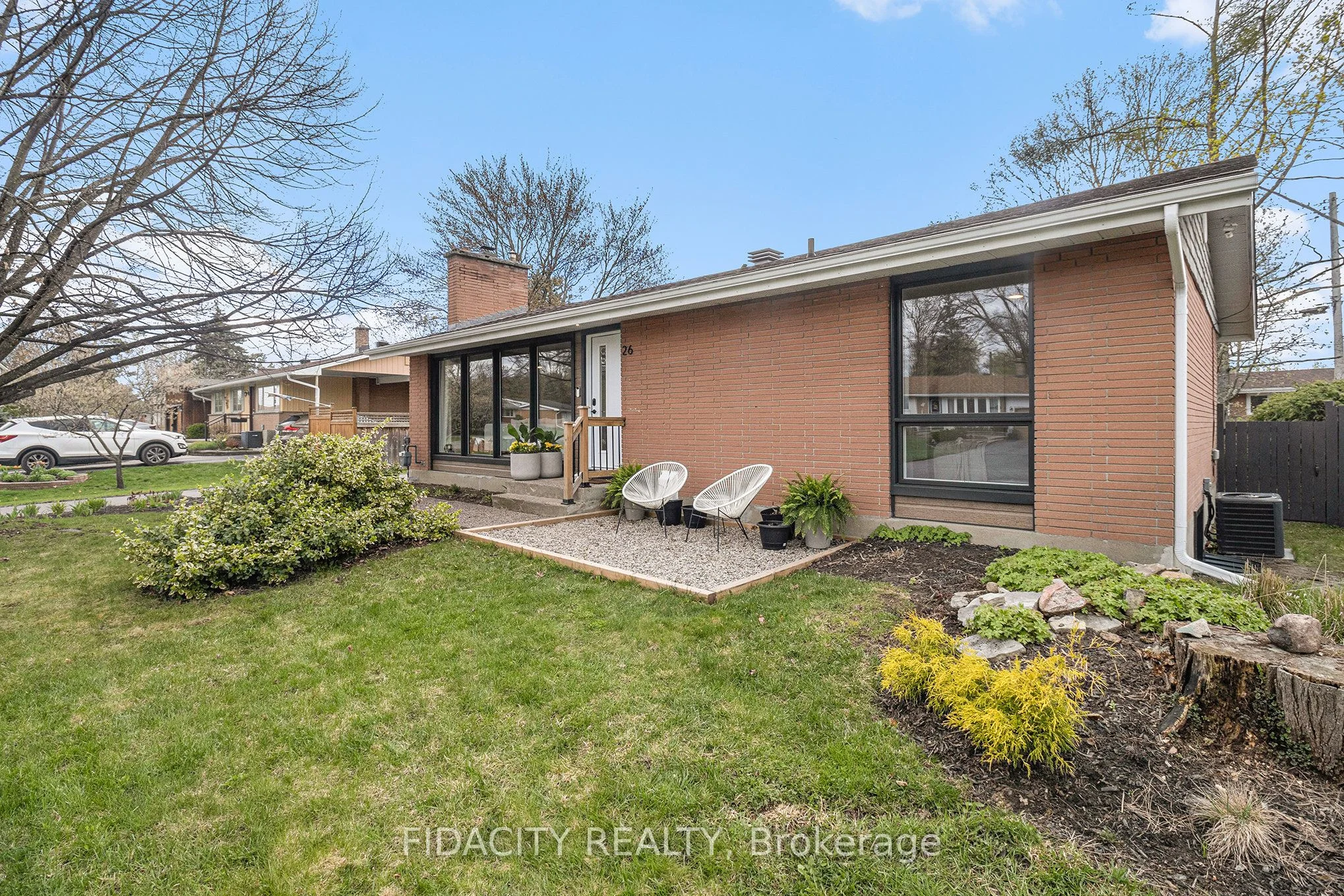 Detached in Bells Corners and South to Fallowfield