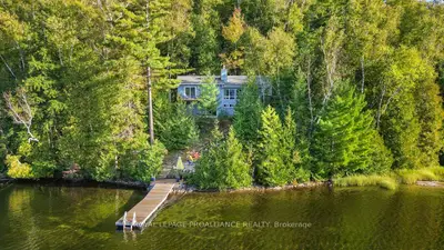 Detached in North Frontenac