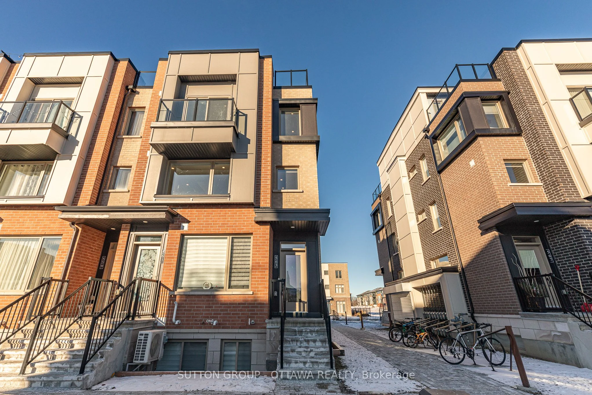 563 TAKAMOSE, Manor Park - Cardinal Glen and Area, ON, K1K 5A5