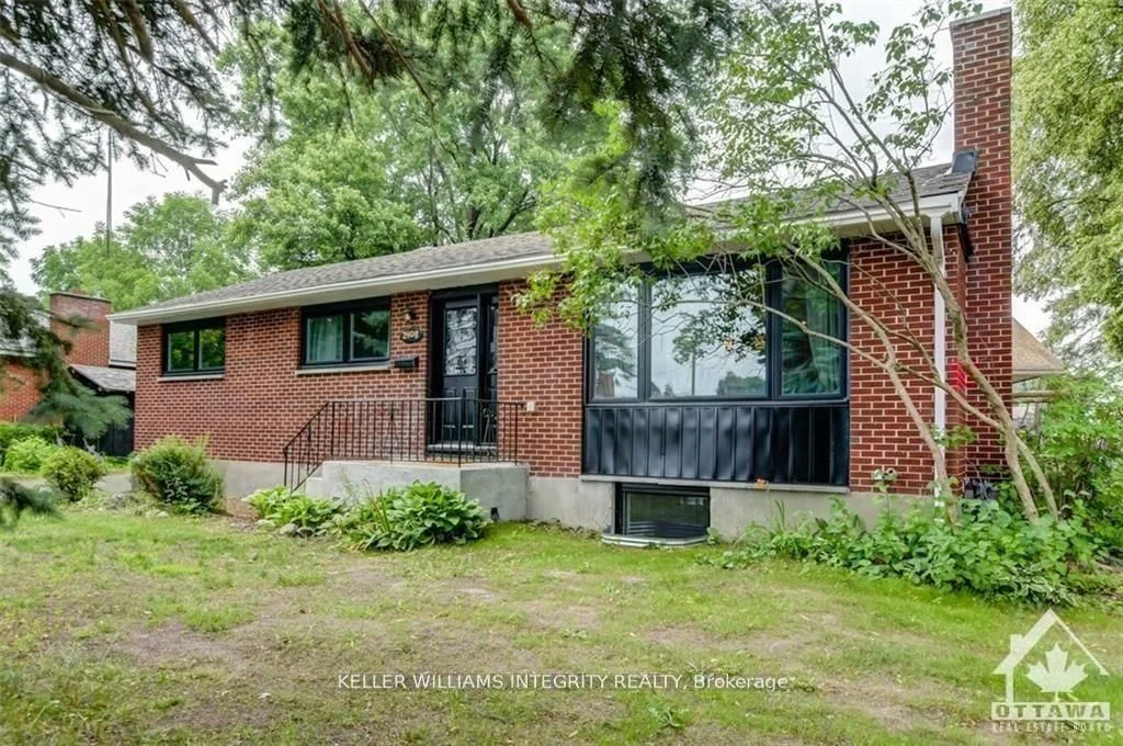 Detached in Parkway Park - Queensway Terrace S and Area