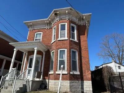11 Bridge Street, Greater Napanee, On K7r 2c2