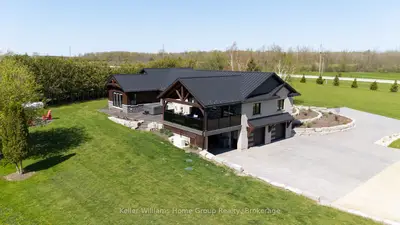 Detached in Mapleton