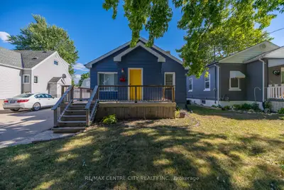 Detached in Sarnia
