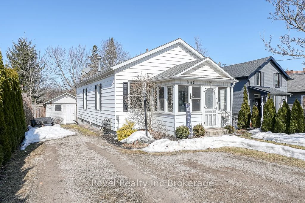 Detached in Woodstock