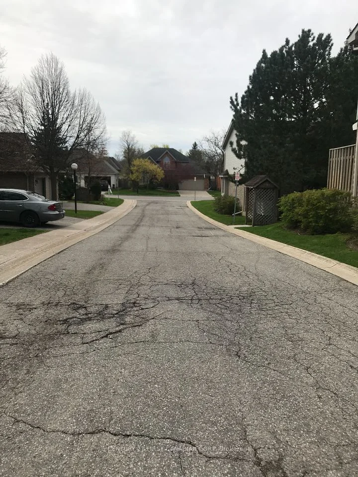 340 Ambleside Drive 35, London North, ON N6G 4Y5