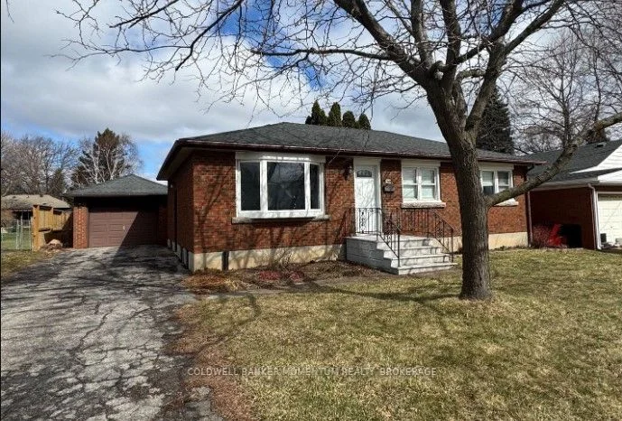 Detached in Niagara Falls