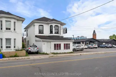 Detached in Belleville