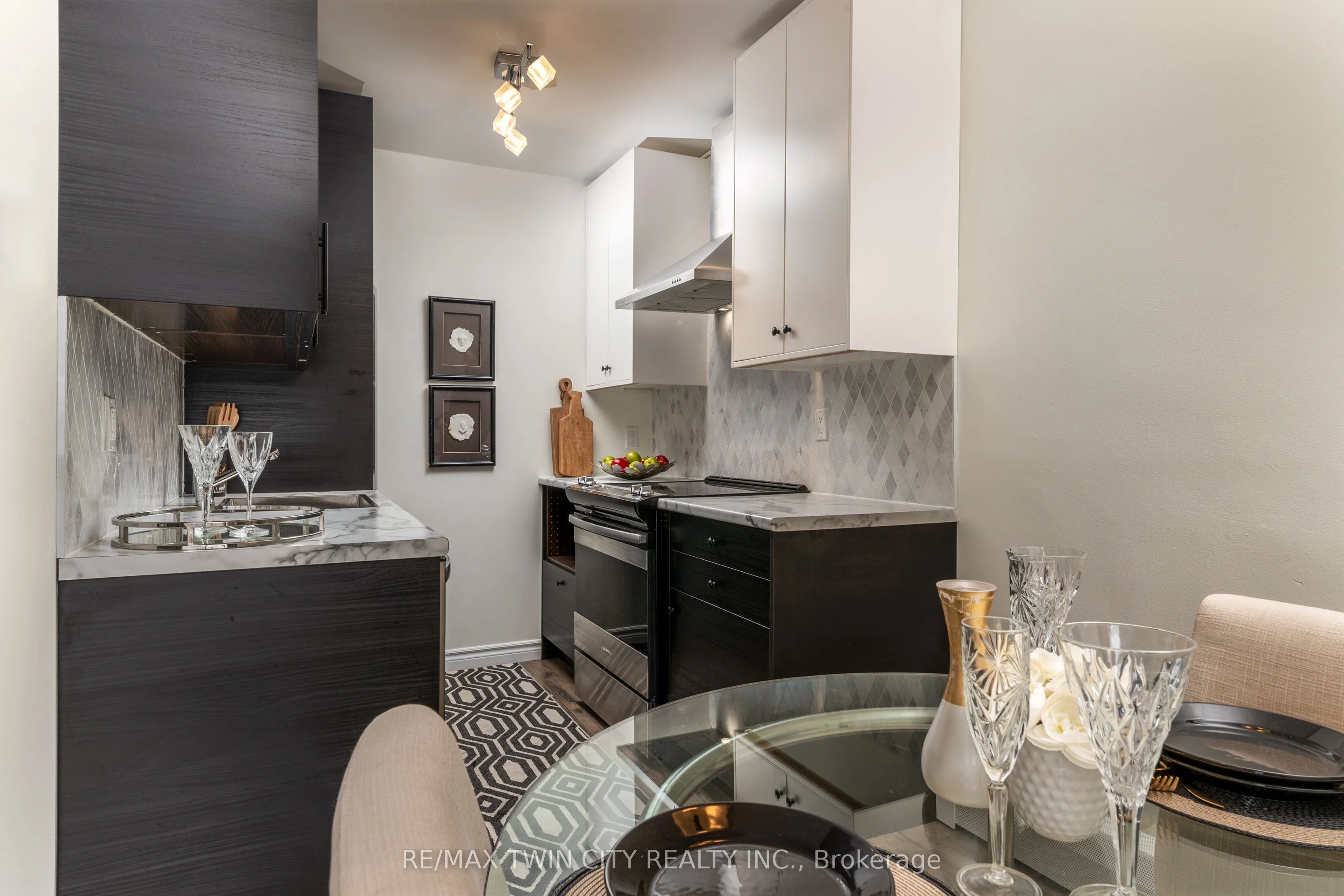 200 Charlton Avenue E 303, Hamilton, On L8n 1z1