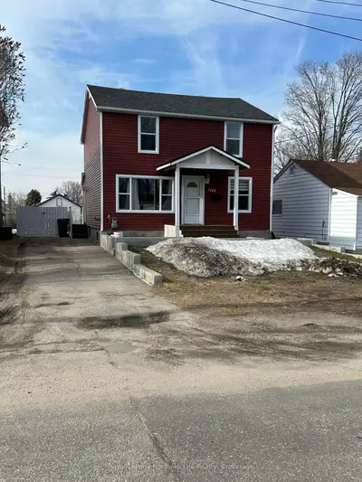 1142 Regina Street, North Bay, On P1b 2l2