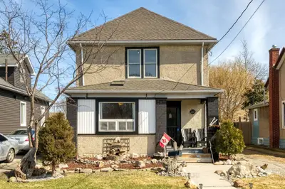 Detached in Port Colborne