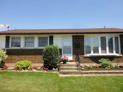 Detached in Niagara Falls