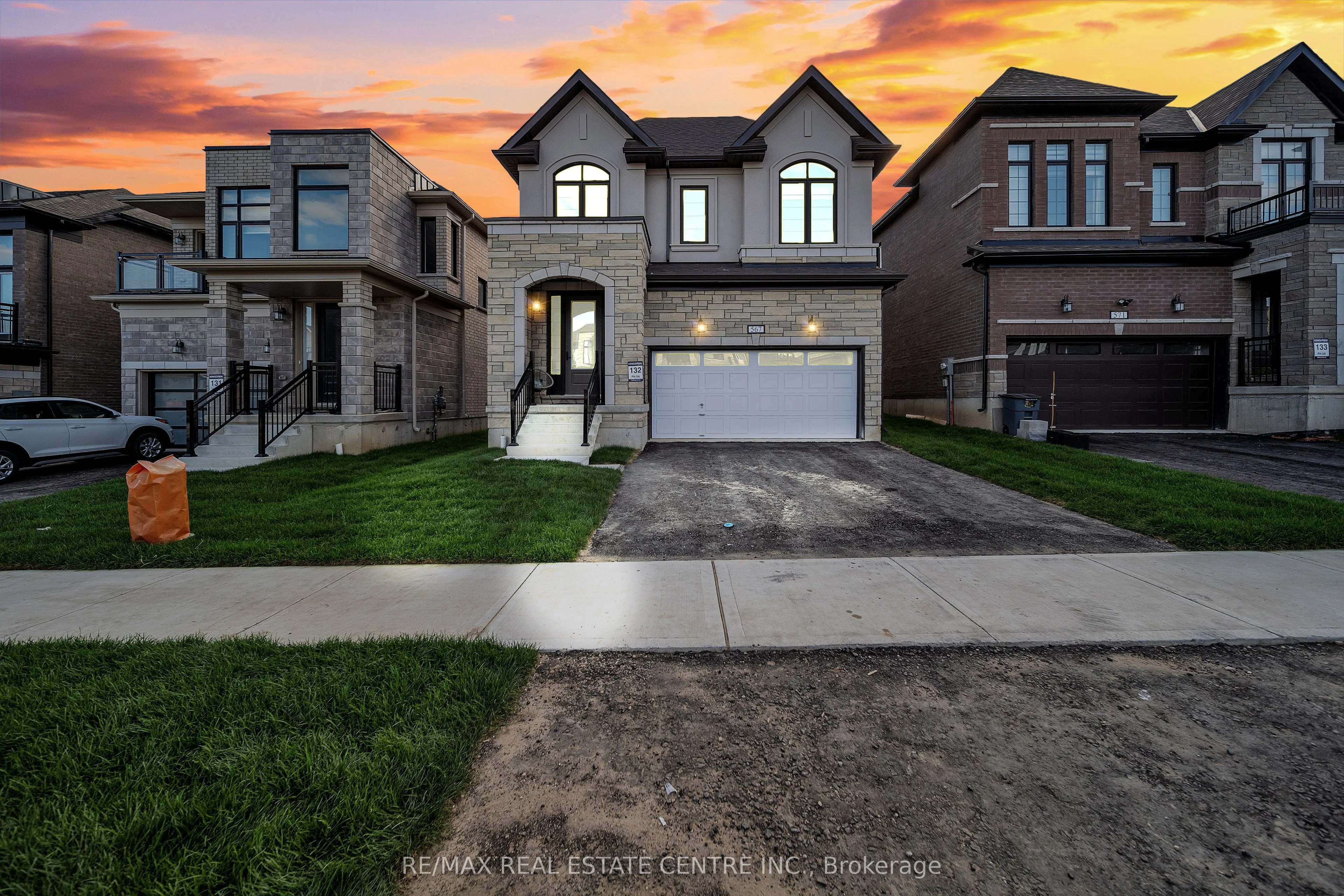 Detached in Woodstock