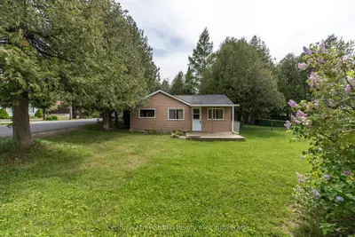 Detached in Northern Bruce Peninsula