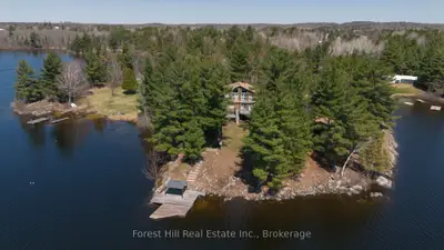 Detached in Parry Sound Remote Area