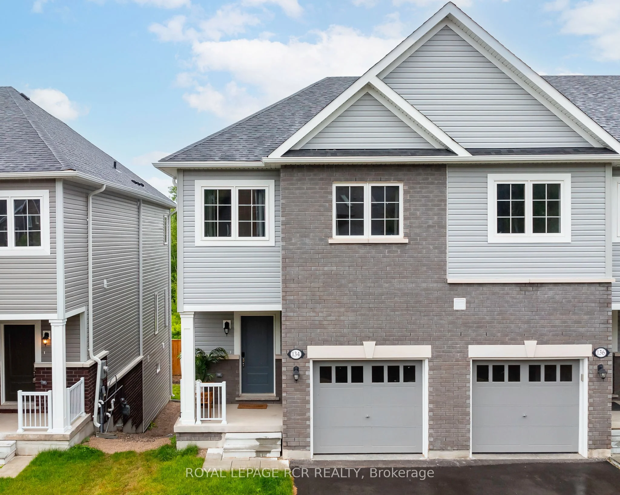 Att/Row/Townhouse in Shelburne