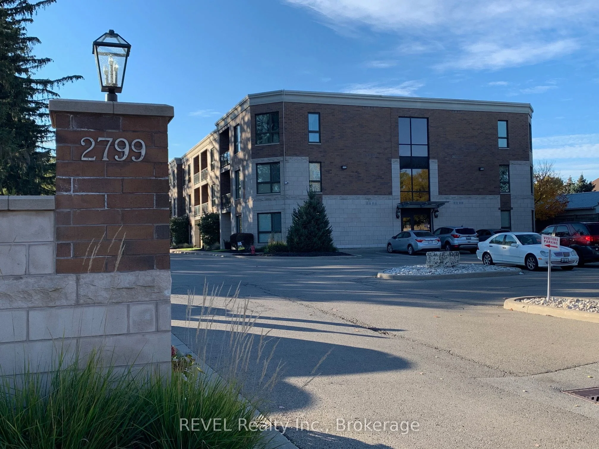 2799 St. Paul Avenue 104, Niagara Falls, On L2j 2l3