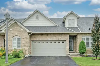 Condo Townhouse in Hamilton