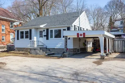 Detached in Owen Sound