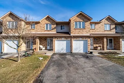 Condo Townhouse in Hamilton